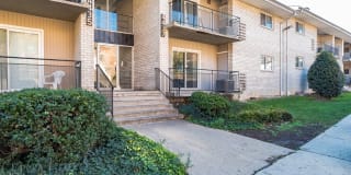 Raleigh Court Apartments Raleigh Court Apartments Photo Gallery 1