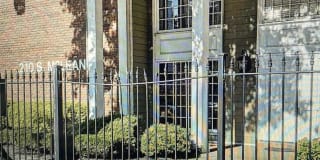 210 S MCLEAN 210 S MCLEAN Photo Gallery 1
