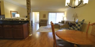 124 W. Oakbrook Short Term Lease: Now - End of May 124 W. Oakbrook Short Term Lease: Now - End of May Photo Gallery 1