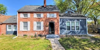 7 E Davis Road 7 E Davis Road Photo Gallery 1