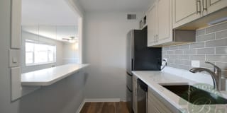 7710 N Sheridan Rd 7710 N Sheridan Rd Photo Gallery 1