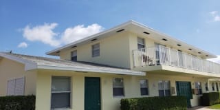 1110 W Blue Heron Blvd, Unit 5 1110 W Blue Heron Blvd, Unit 5 Photo Gallery 1