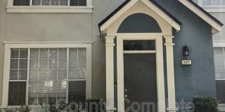 13700 Richmond Park Dr 13700 Richmond Park Dr Photo Gallery 1
