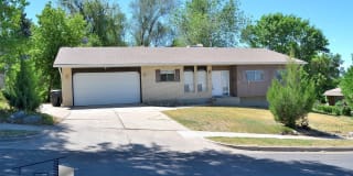 872 E Oxford Dr. 872 E Oxford Dr. Photo Gallery 1