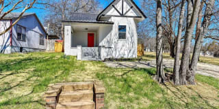 619 E Sears Street 619 E Sears Street Photo Gallery 1