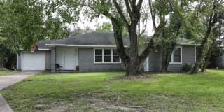 12 Bruce Ln 12 Bruce Ln Photo Gallery 1
