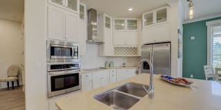 Apartments at Holly Crest Apartments at Holly Crest Photo Gallery 1