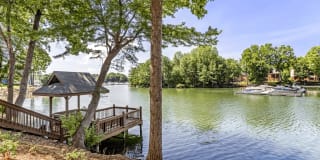Sailpointe at Lake Norman Apartment Homes Sailpointe at Lake Norman Apartment Homes Photo Gallery 1