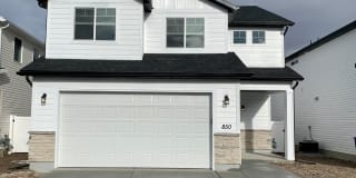 850 W Wellington Ave 850 W Wellington Ave Photo Gallery 1