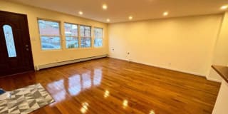 219-10 Edgewood Avenue 219-10 Edgewood Avenue Photo Gallery 1