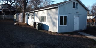 2427 Lakeshore Blvd 2427 Lakeshore Blvd Photo Gallery 1