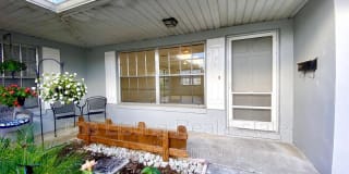 271 N EVANS CIRCLE UNIT B 271 N EVANS CIRCLE UNIT B Photo Gallery 1