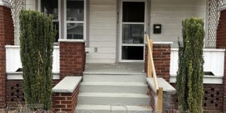 916 Roslyn Ave SW 916 Roslyn Ave SW Photo Gallery 1