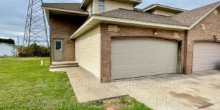 3345 S Hillcrest 3345 S Hillcrest Photo Gallery 1