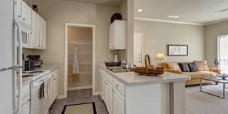 Lincoln Villas on Memorial Lincoln Villas on Memorial Photo Gallery 1