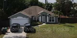 826 SE Sweetbay Ave 826 SE Sweetbay Ave Photo Gallery 1