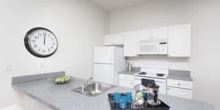 UNIVERSITY APARTMENTS UNIVERSITY APARTMENTS Photo Gallery 1