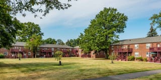 Lindcrest Apartments Lindcrest Apartments Photo Gallery 1