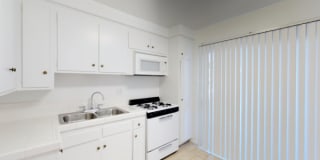 13860 Burbank Blvd. 13860 Burbank Blvd. Photo Gallery 1