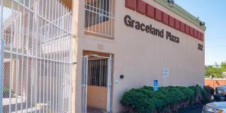 Graceland Plaza Apartments Graceland Plaza Apartments Photo Gallery 1