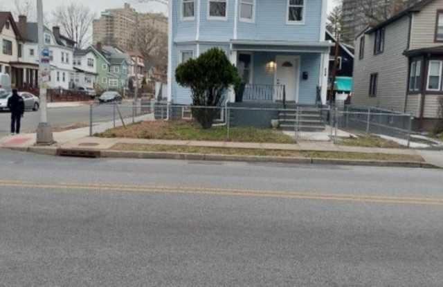 121 Sanford St, 2nd floor