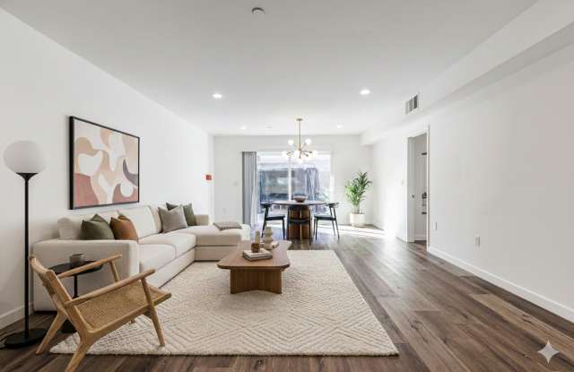 Photo of 1119 N Berendo St