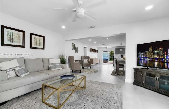 Photo of 617 NW 30th Ct