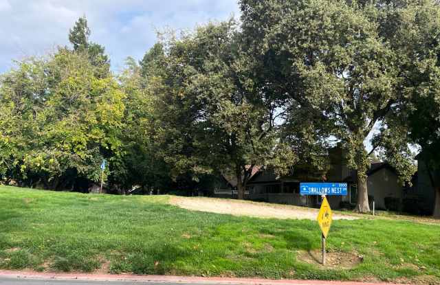 Spacious Townhome in Swallows Nest Country Club