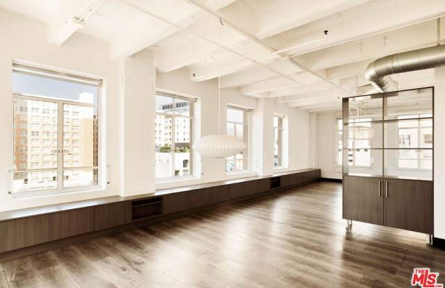 6253 Hollywood Blvd unit: 702