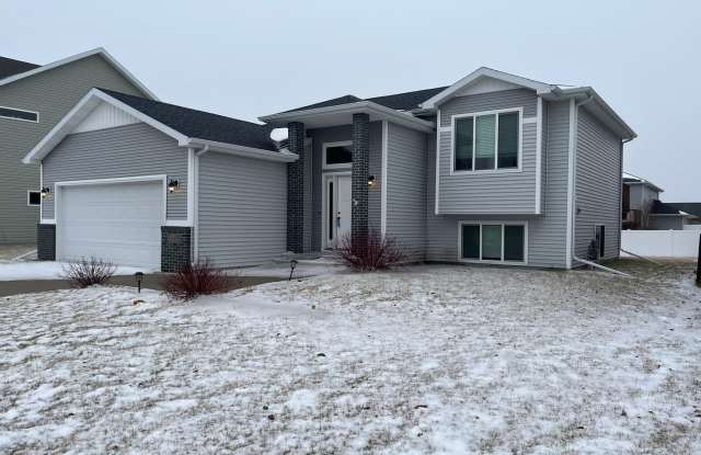 Modern 4 Bedroom, 3 Bath Home in Moorhead MN Available Now - 3349 27th Street South, Moorhead, MN 56560