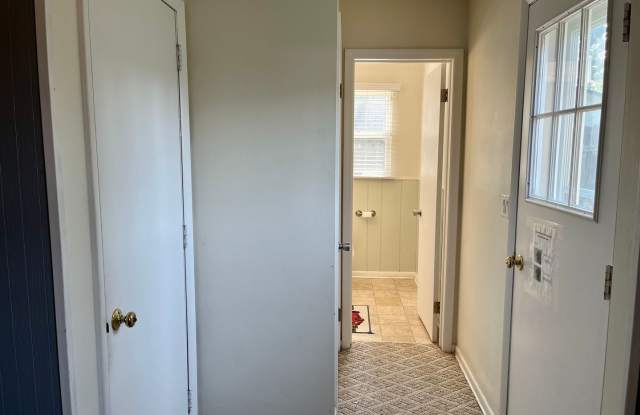 3-bedroom, 1.5 bathroom unfurnished home in Saint Joseph