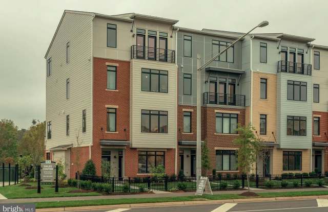 1004 Ribbon Limestone Ter SE