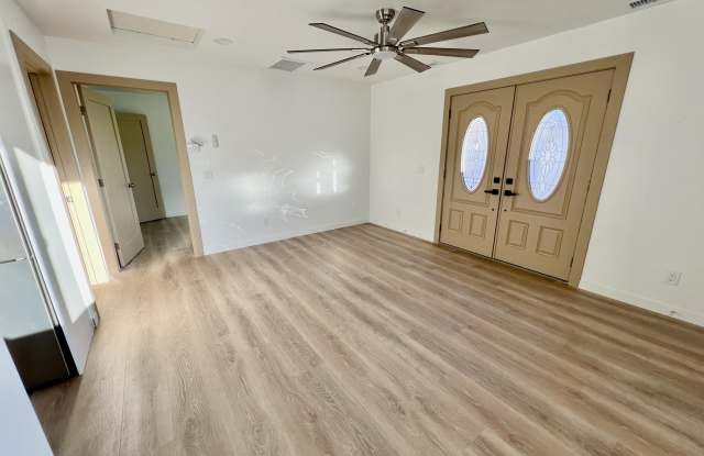 1133 E Geraldine Avenue