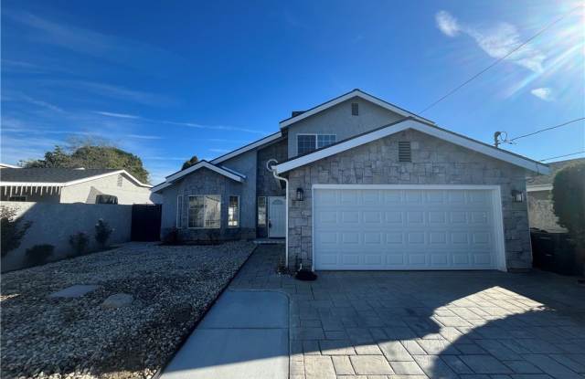 Photo of 7522 Balcom