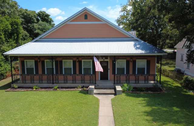 Photo of Charming Downtown Smithville Home with Loft Studio  Luxury Upgrades