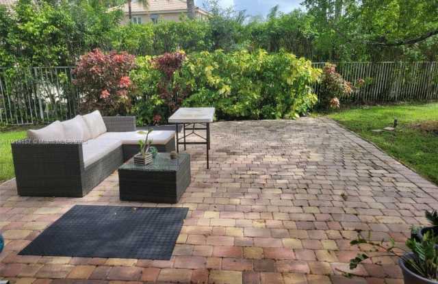 Photo of 1569 Winterberry Ln