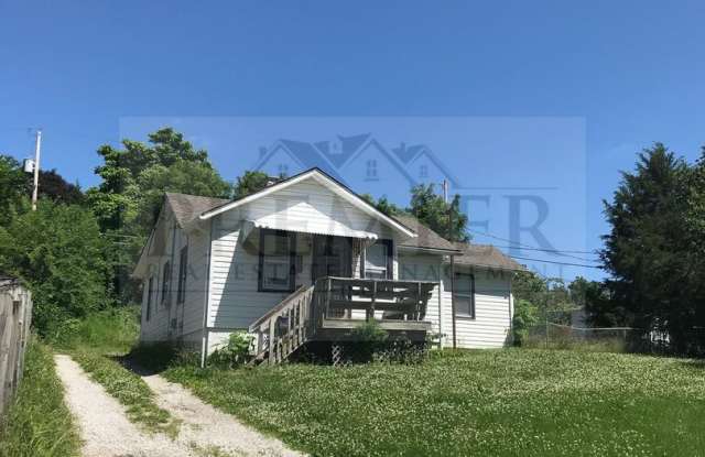 2 bed/ 1 bath House/ Move in ready/ 2225 S Home Ave Independence, MO 64052 Rent $1099