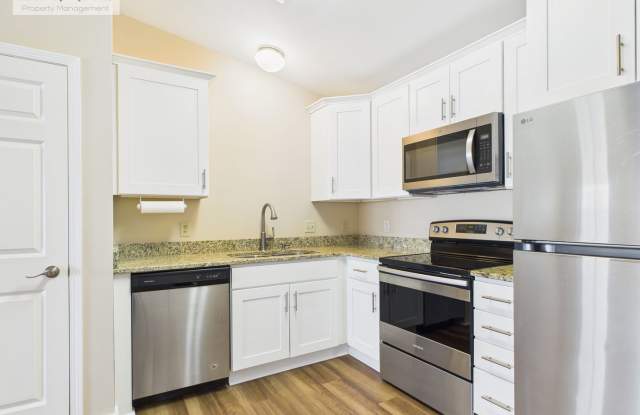 Bright  Updated 2 Bedroom Condo with Mountain Views – Available Now!