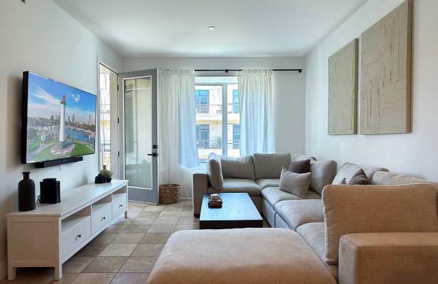 **150 The Promenade N #415 Long Beach** Upstairs Spacious 2 bedroom 2 bath !!2 weeks free OAC!!
