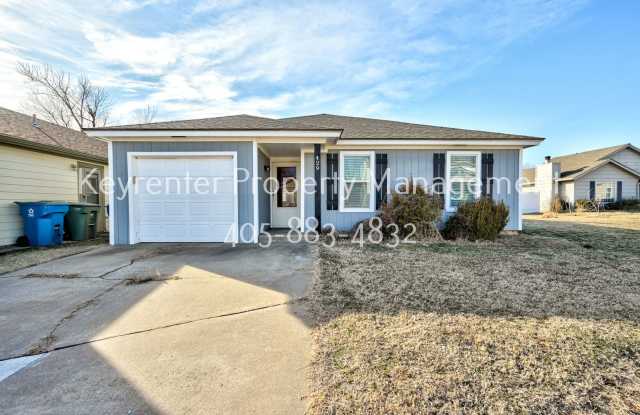 3 Bed, 2 Bath Home Near UCO and Hafer Park