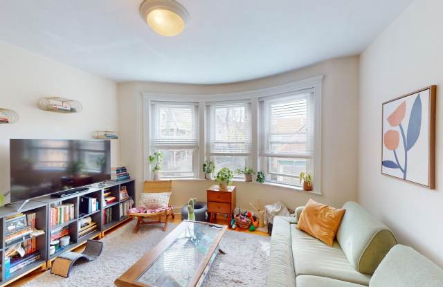 Photo of 672 Washington Street