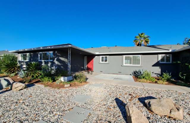 Beautiful 6-Bedroom Home with Pool  Outdoor Office – Near Fresno State!