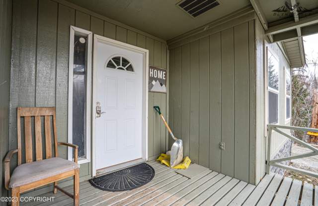 1630 N Winding Brook Loop