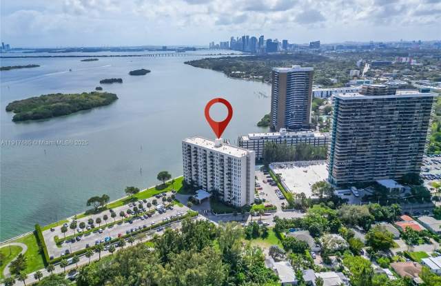 Photo of 880 NE 69th St