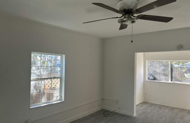 404 Thrasher Avenue - 404 1/2