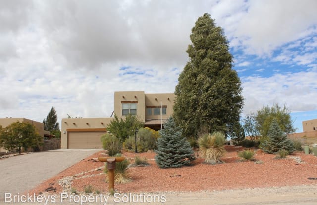 701 3rd St NE - 701 3rd Street Northeast, Rio Rancho, NM 87124