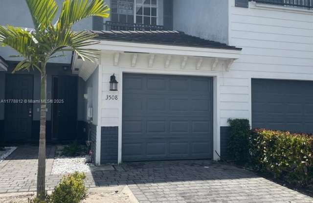 Photo of 3508 NW 13th St