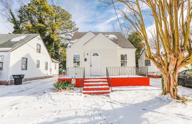 Beautiful Cape Cod Style home for Rent!  BONUS MILITARY / FIRST RESPONDER DISCOUNT!
