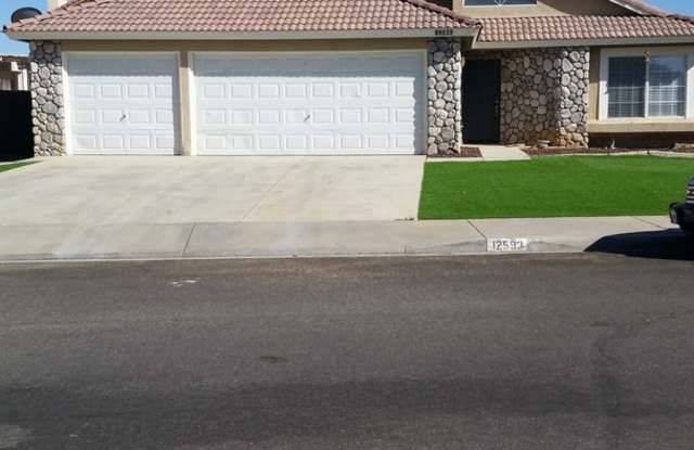 POOL FOR THE SUMMER! SPACIOUS 4 BEDROOM 3 BATH EAGLE RANCH HOME