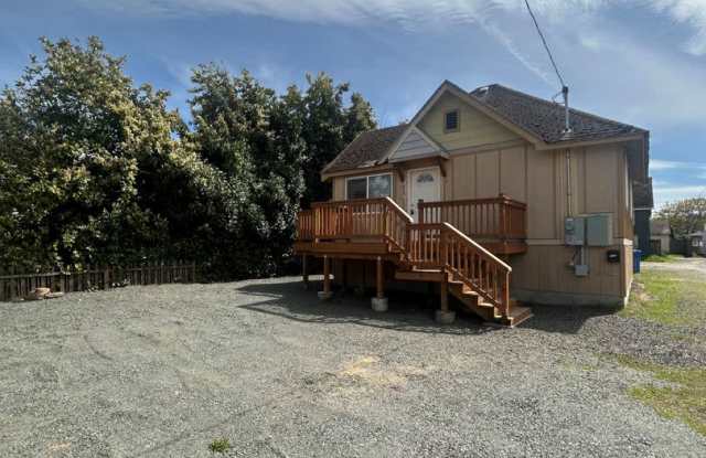 Fully Remodeled 3 Bedroom Home! - 1570 West 11th Avenue, Eugene, OR 97402